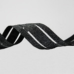 ELÁSTICO VAZADO GLOW 4,8cm PRETO/PRATA 25m